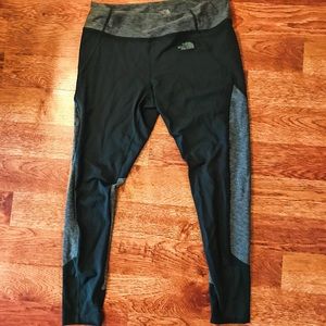 🌻 North Face workout leggings 🌻